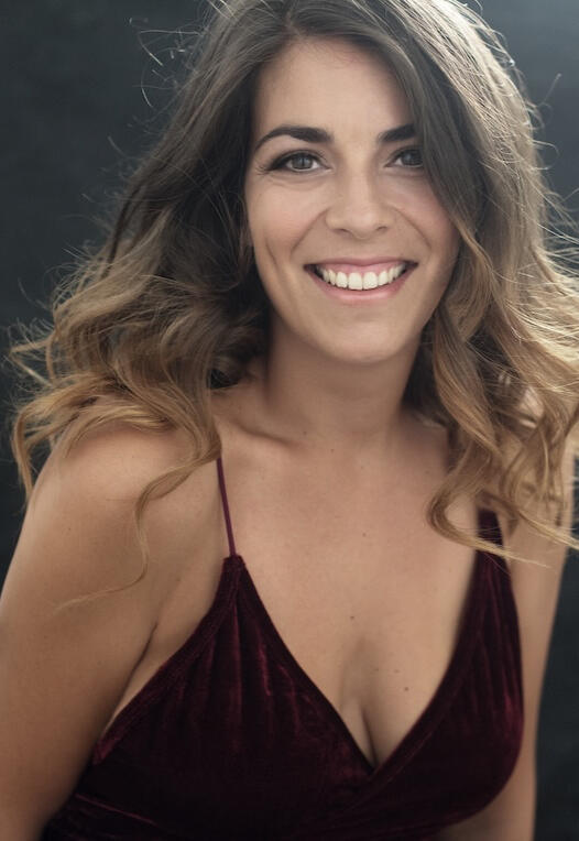 Photo of woman in burgundy dress, Berlin studio, photoshoot